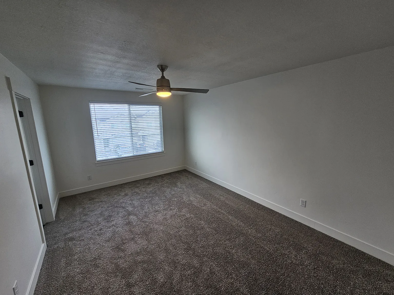 112 E 730 N - Upstairs - 1 — Photo 2