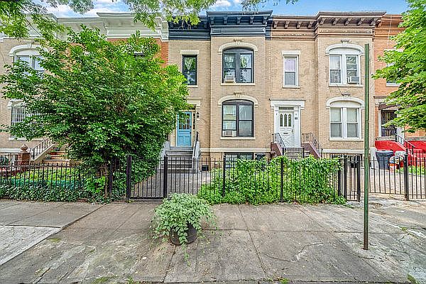 1st image of 250 E 25th St #1
