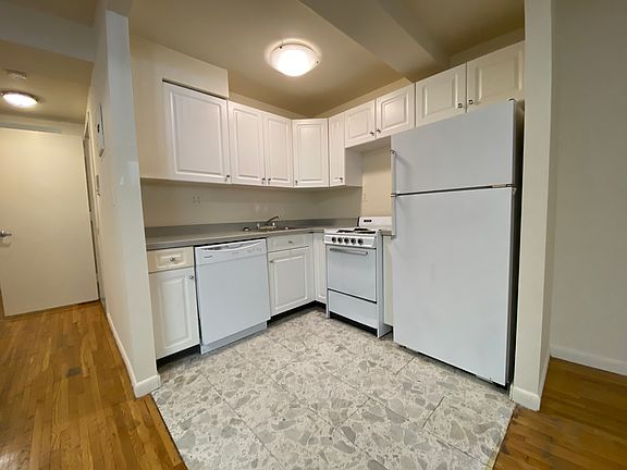 4th image of 249 E 30th St APT Gf