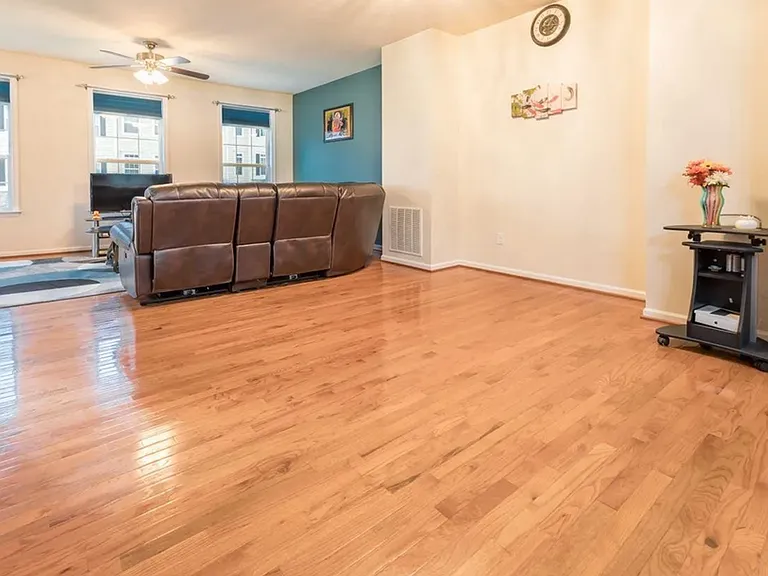 3910 Sun Way — Photo 13