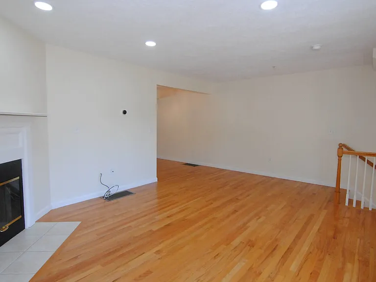 68 Georgetown Dr — Photo 2
