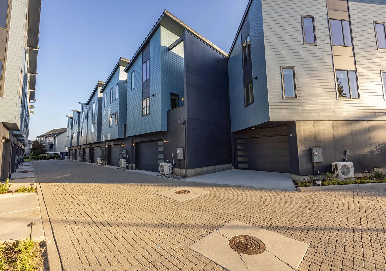First Month Free - Riverside Townhomes - Waterfront Living In Vancouver — Photo 2