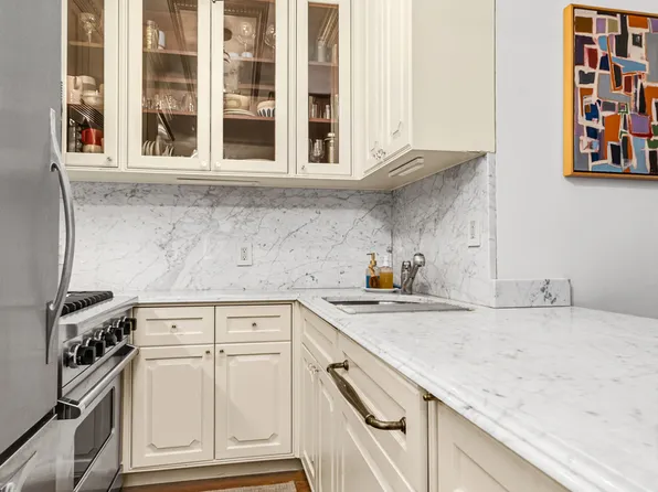 30 East 62nd Street image 3 of 11