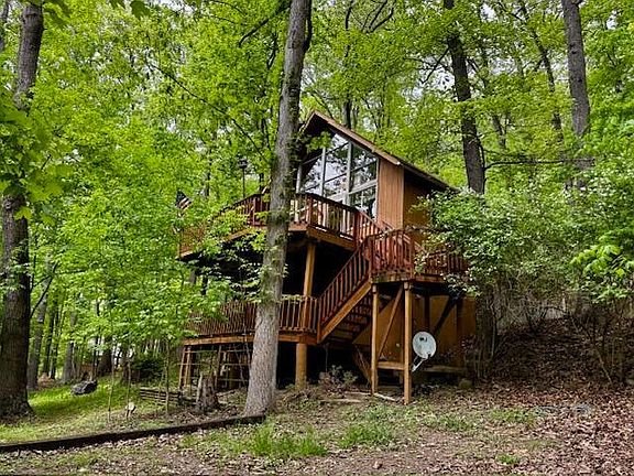 2nd image of 701 Natchez Ln