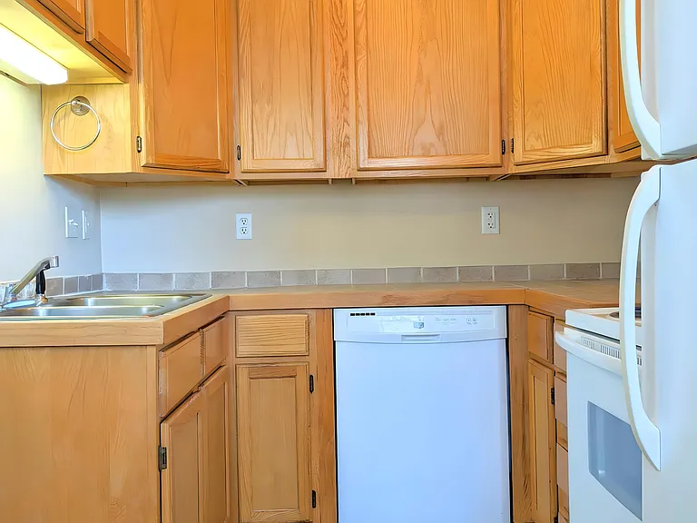 Twin Pines Apartments — Photo 50