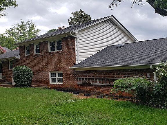 2nd image of 12 Sandown Ln