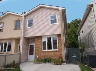 38 Russek Dr, Staten Island, NY 10312