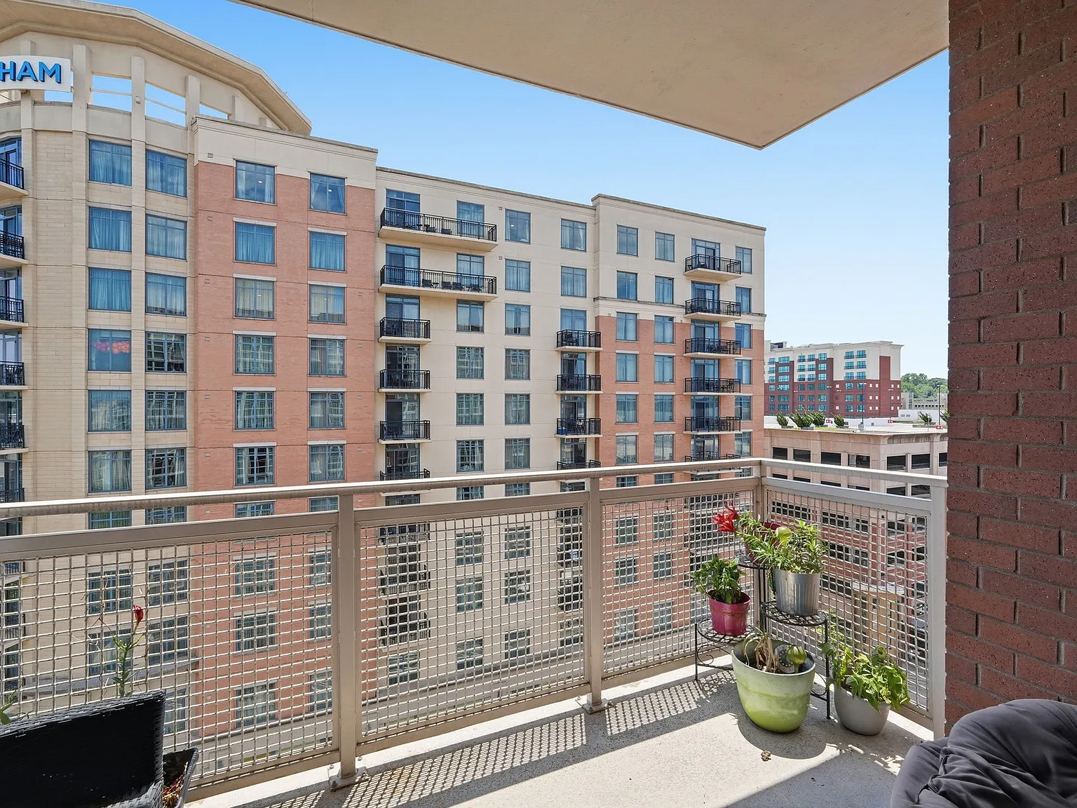2 bed, 1009 sqft, $3,100 — Photo 2