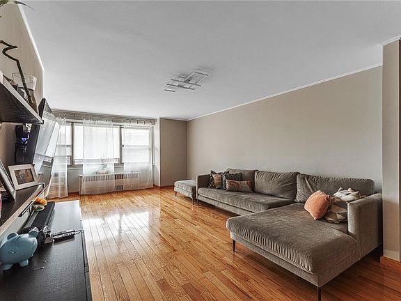 3rd image of 2925 W 5th St APT 8B