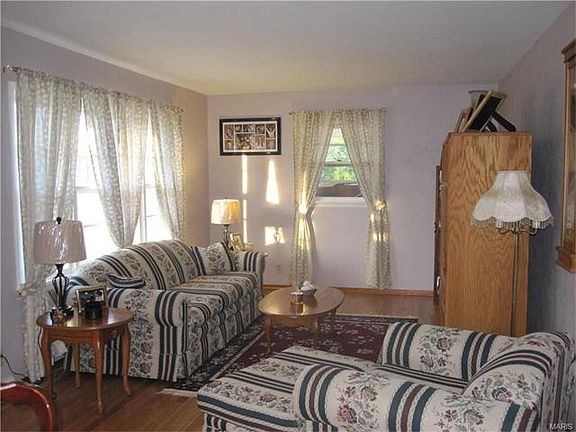 4th image of 400 College Ave