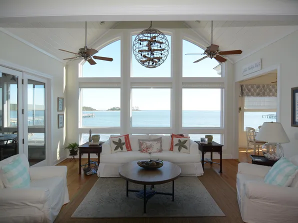 13 River Club Dr, Hilton Head Island, SC 29926