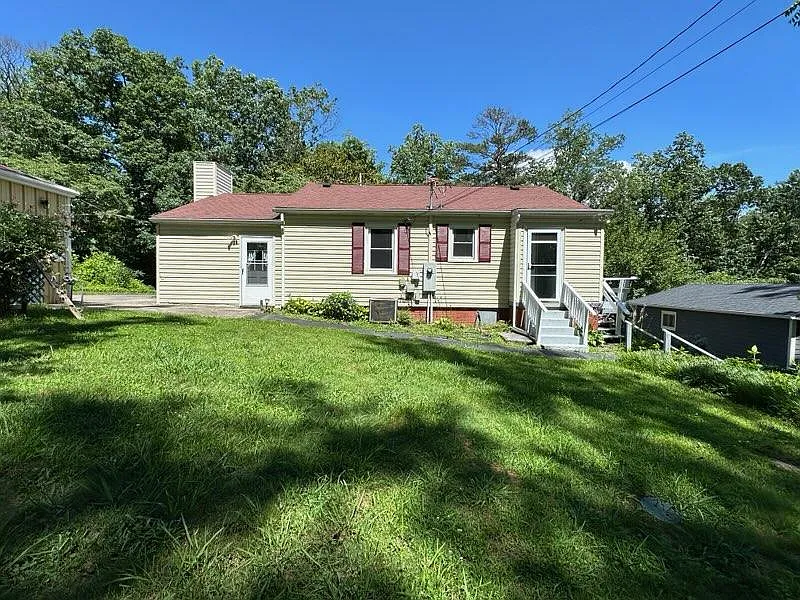 211 Woodland Drive — Photo 4