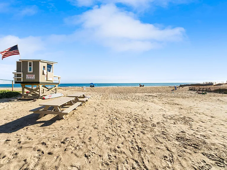 6225 Frondosa Dr — Photo 49