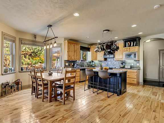 3rd image of 273 Park View Cir