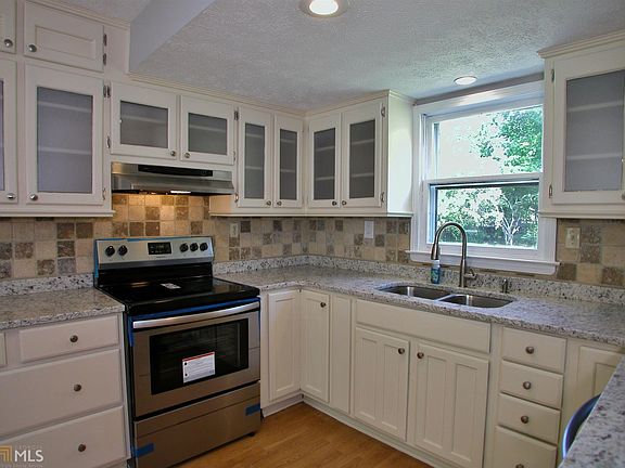 4th image of 2139 Eastwood Dr