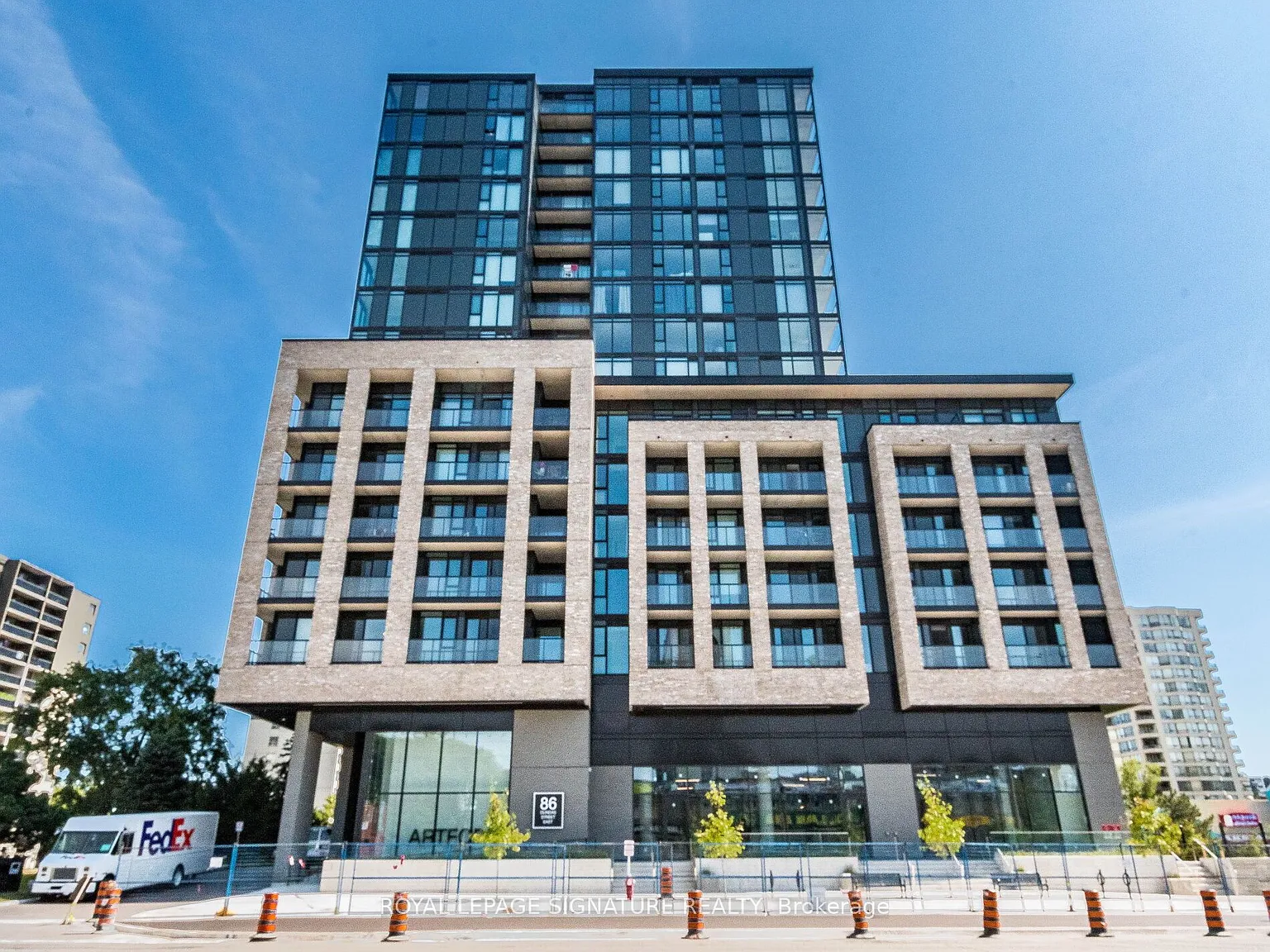 86 Dundas St E #622 photo 1