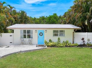 115 7th St, Naples, FL 34113