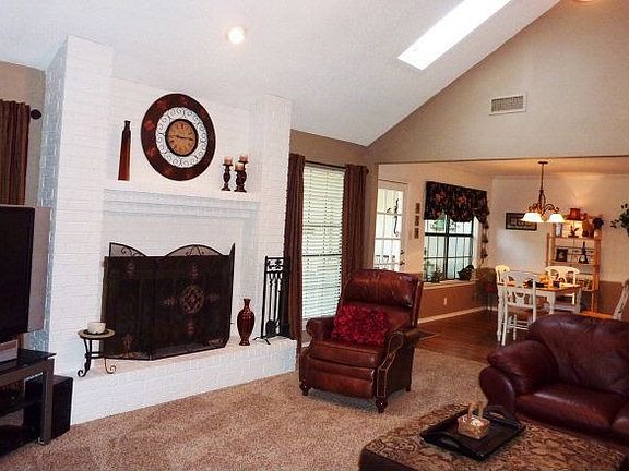 4th image of 3702 Crestmont Dr