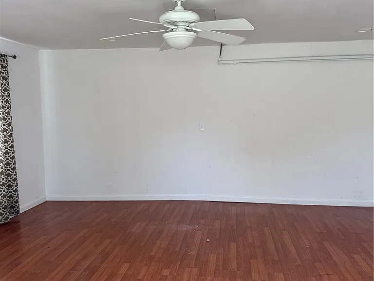 1133 S Van Ness Ave — Photo 29
