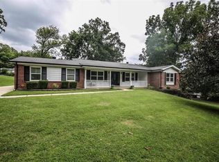 942 Woodway Cir, Fenton, MO