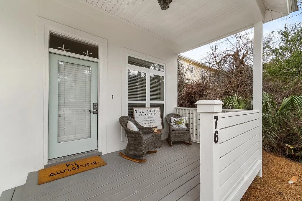 76 Gulfview Heights St — Photo 2
