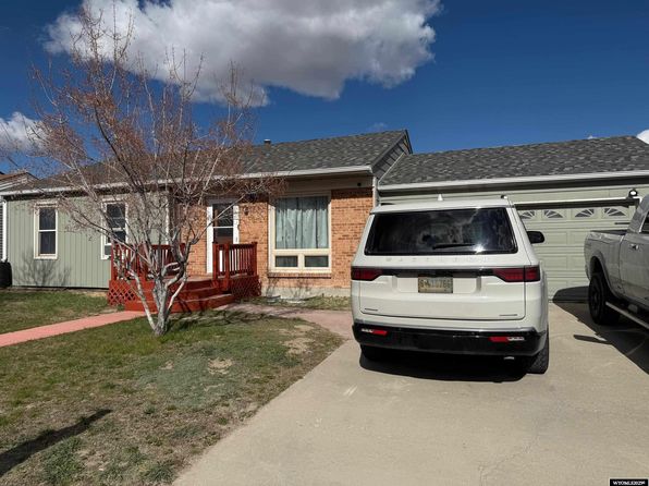 2227 Kilmary Dr, Rawlins, WY 82301