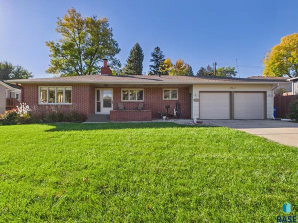 1205 E 30th St, Sioux Falls, SD 57105