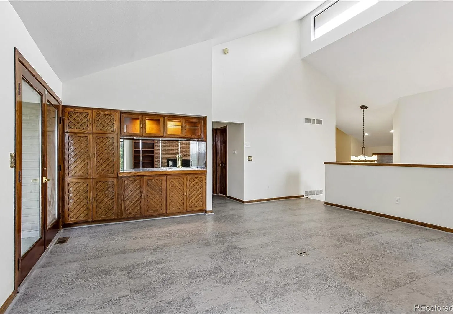 6 bed, 5.0 bath, 4619 sqft, $4,600 — Photo 4