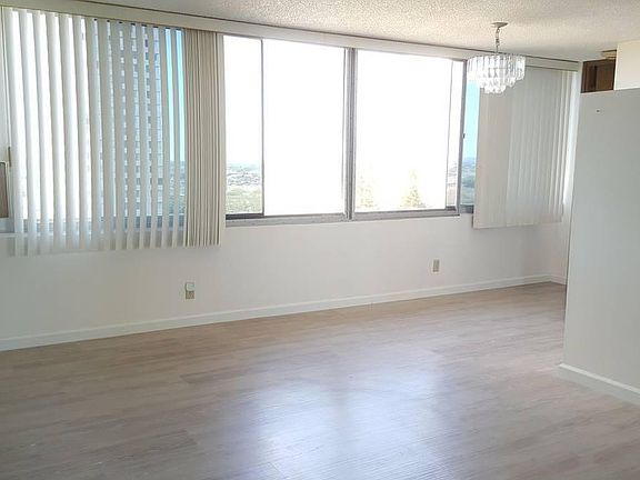 Living area as you enter