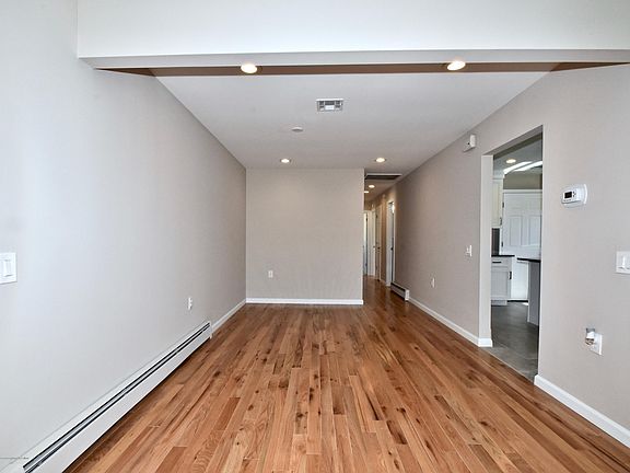 5th image of 10 Leighton Ct