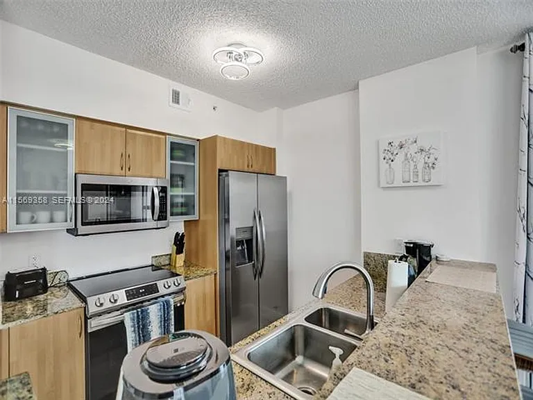 17555 Atlantic Blvd #1101 — Photo 8