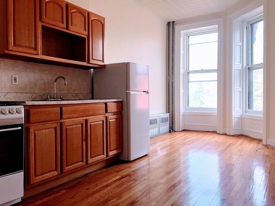 1st image of 67 Cambridge Pl APT 3F