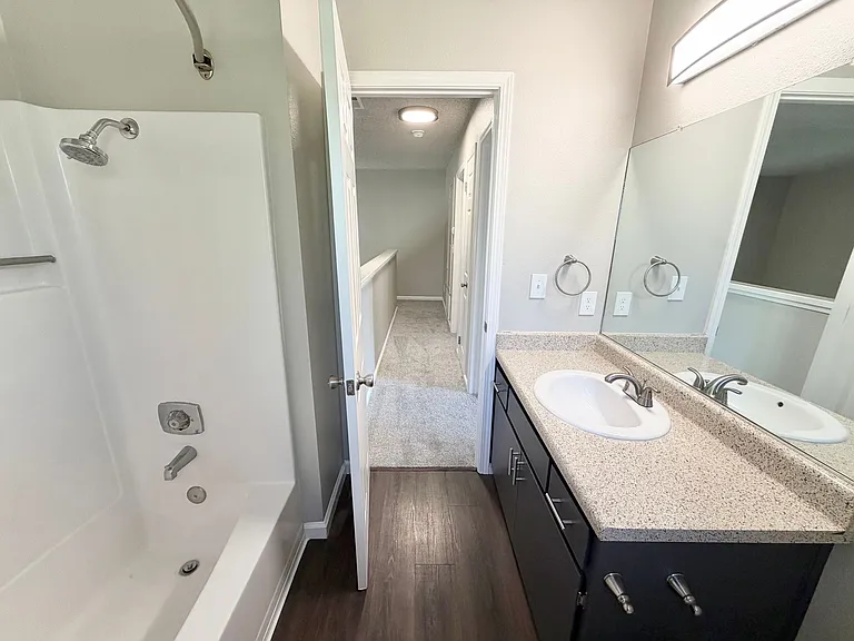 Cabernet Apartments & Duplexes — Photo 27