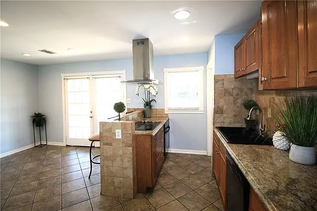 2836 Glenbrook Dr — Photo 4