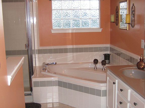 Master BR bath dbl vanities, sep tub/shower, tile flrs.