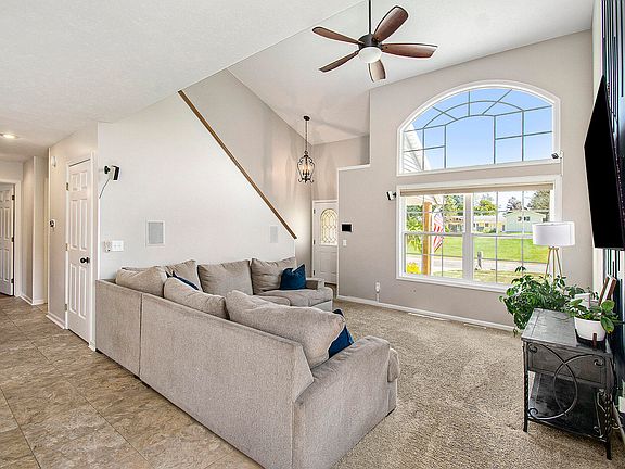 5th image of 218 Black Cherry Ln