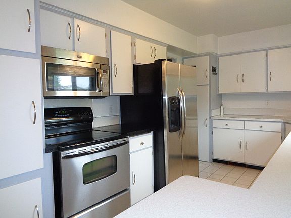 2nd image of 3466 Ernest St
