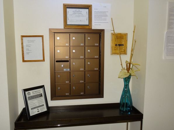 2312 E John St APT 202