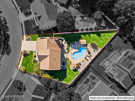 3rd image of 25 Paceview Drive