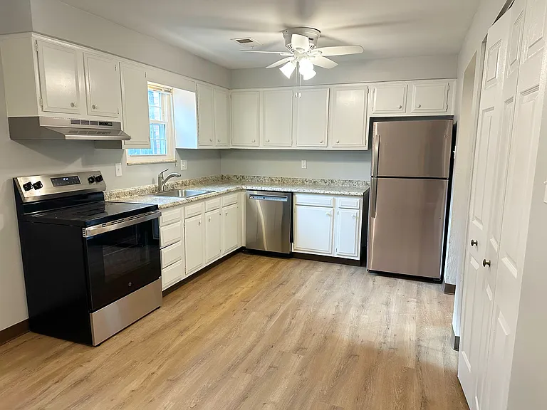 822 E End Ave — Photo 1