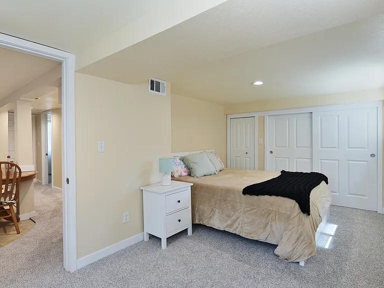 Downstairs - 1st Bedroom (Queen)