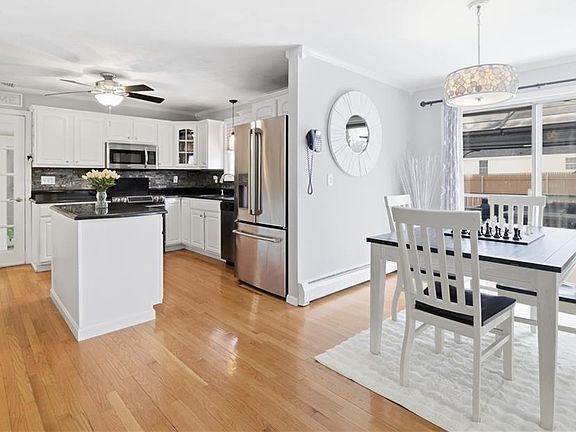 5th image of 21 Sarah Ln