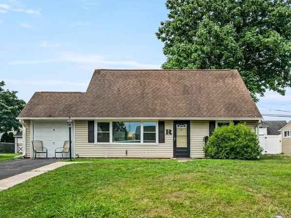 41 Kentucky Ln, Levittown, PA 19055