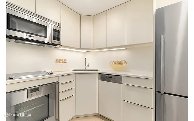 Rented by Douglas Elliman | media 16