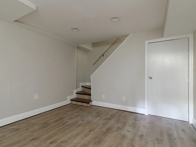 2318 Hunter St — Photo 9