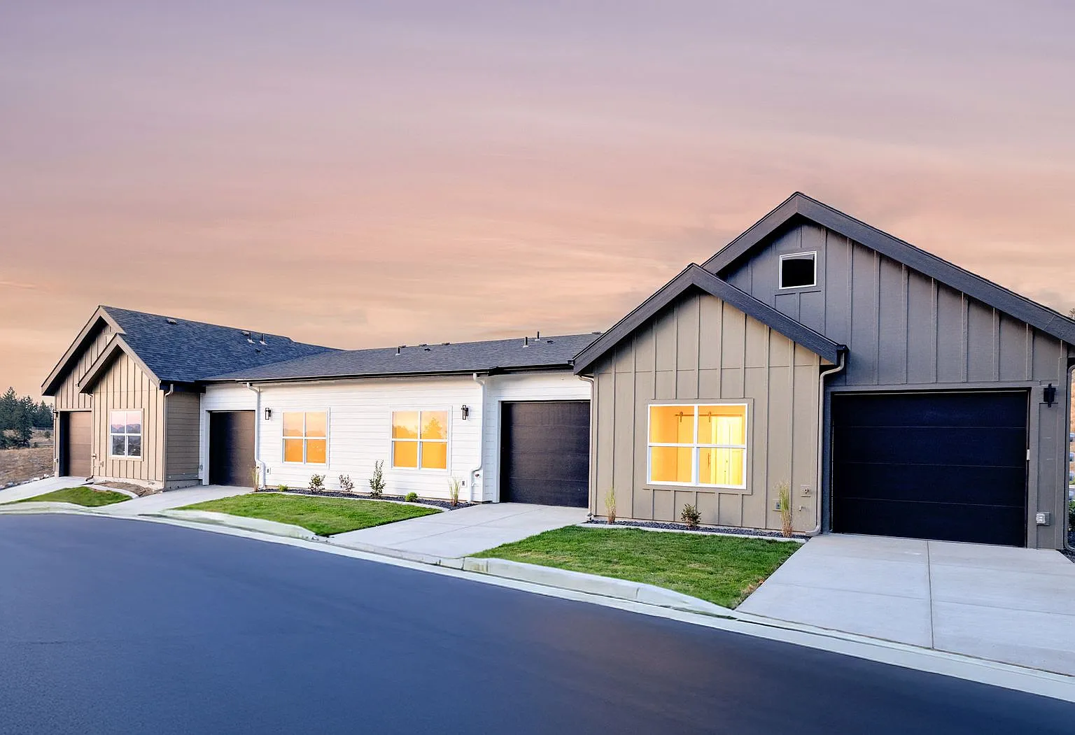 The Vistas Townhomes - 4420 North Dearborn Drive — Photo 1