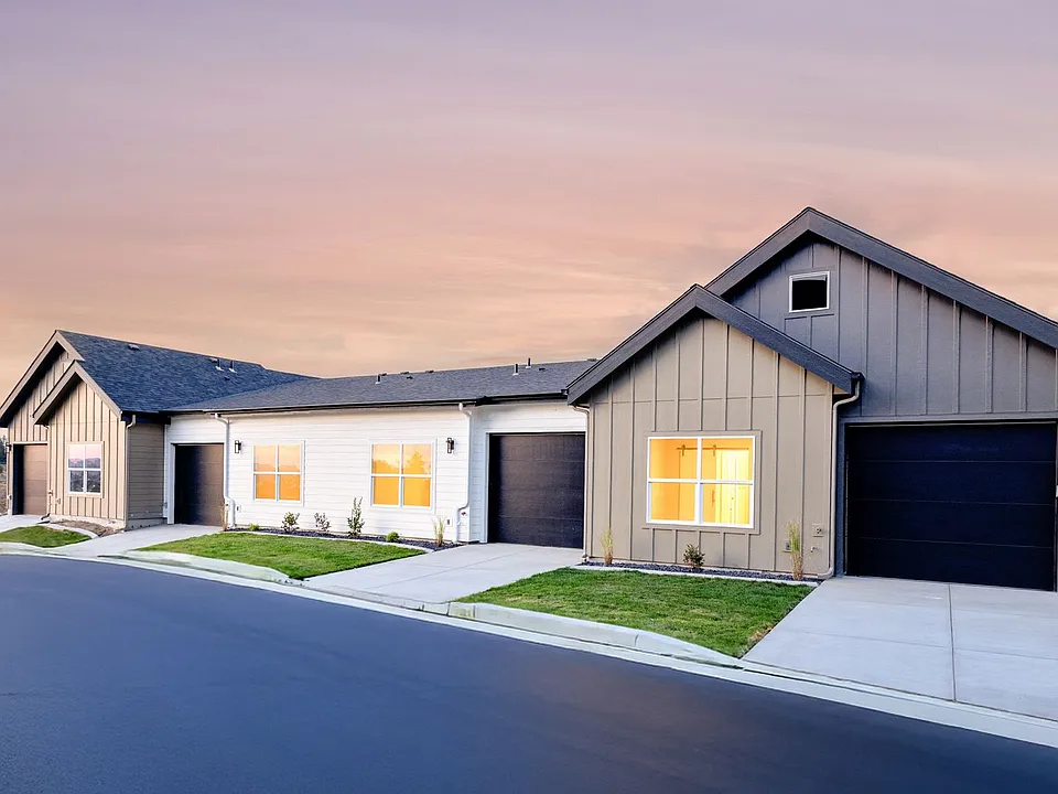 The Vistas Townhomes - 4420 North Dearborn Drive