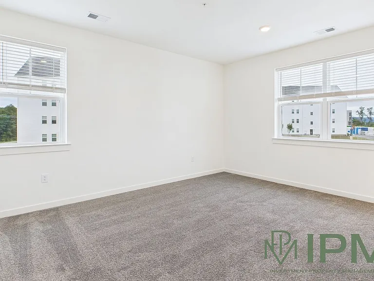 98 Penn Place — Photo 83