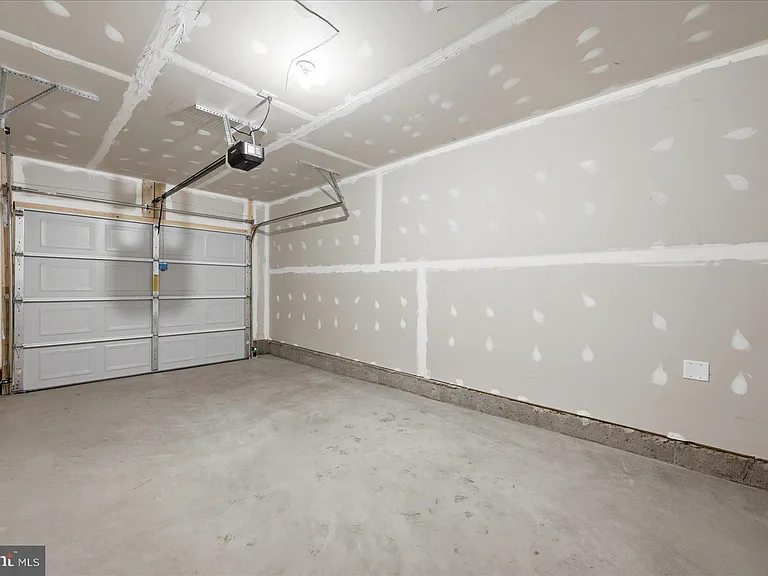 122 Bowers St — Photo 34
