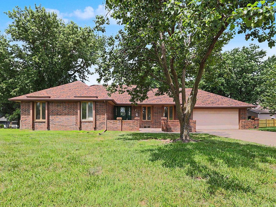 1st image of 701 N Oak Forest Ln